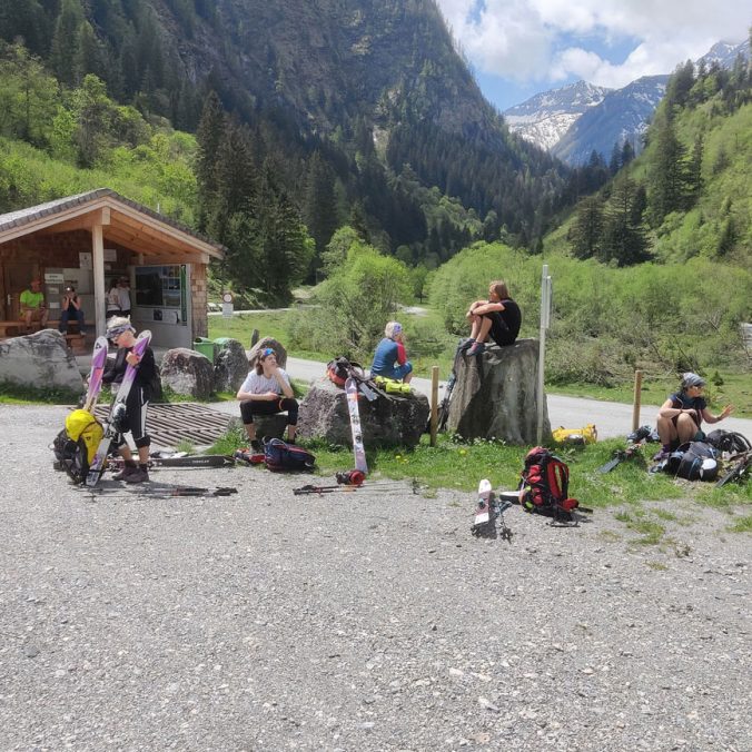 Laura Anningers „Schnee von morgen“ beleuchtet die Zukunft des Skisports in Zeiten des Klimawandels und regt zum Nachdenken an.